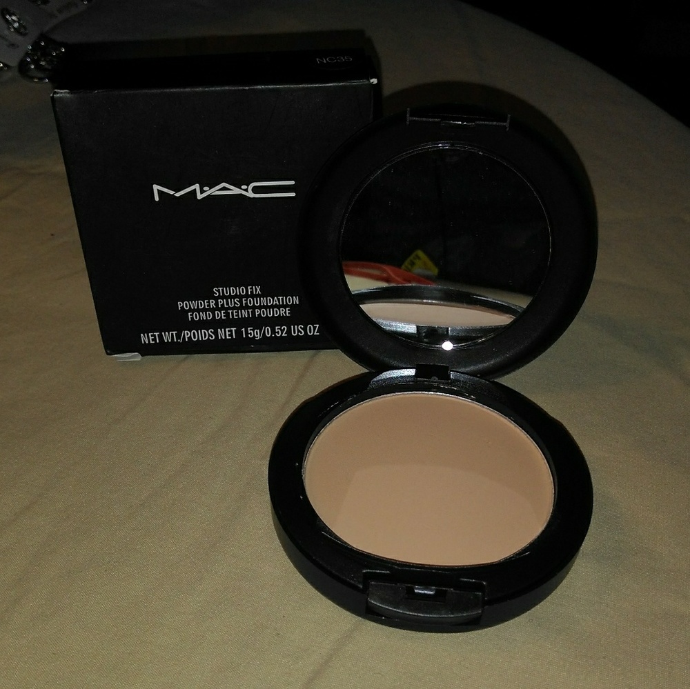 MAC Powder Makeup